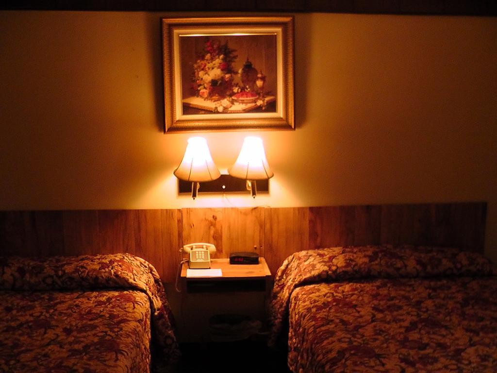 Motel 95 & Campground Hixton Esterno foto